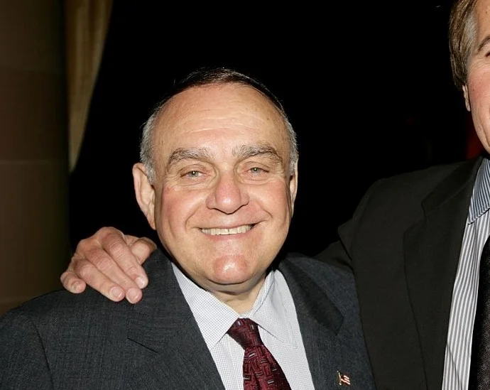 Leon Cooperman: His Net Worth and Current Portfolio Strategy-第1张图片-Market Pulse Leon Cooperman: His Net Worth and Current Portfolio Strategy-第1张图片-Market Pulse